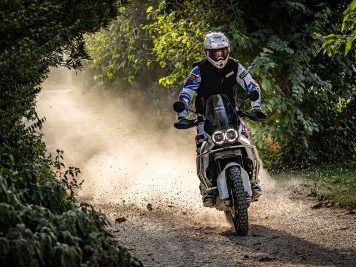 MegAventure à moto double usage, formation hors route par des instructeurs fédéreaux FMI, Toscane - Lombardie - Alpes - lac de Como.